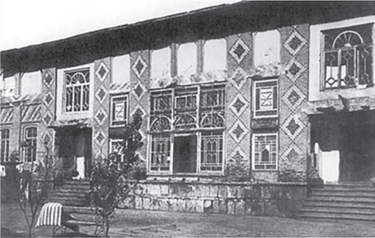 Early_20th_century_image_of_house_of_Panah_Khan_Makinski.png